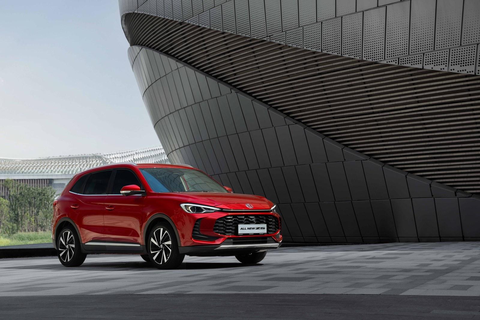 MG All New ZS màu đỏ, góc ba phần tư phía trước.
